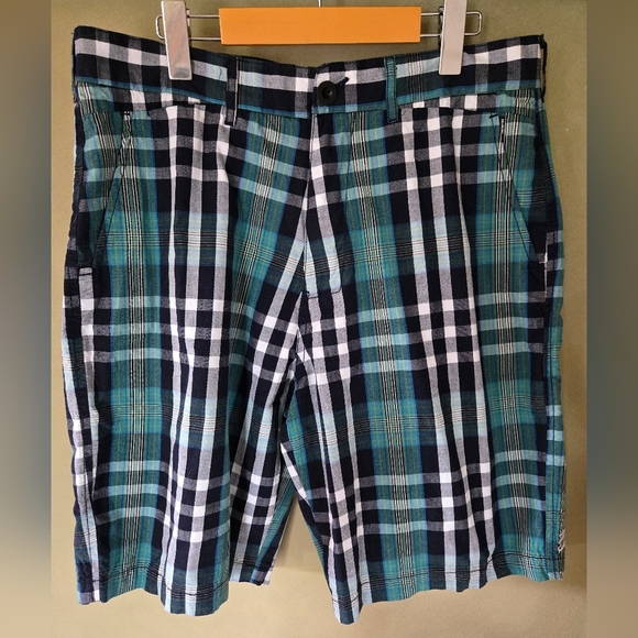Billabong | Men's Plaid Flat Front Shorts, Size 34 - Picture 1 of 8